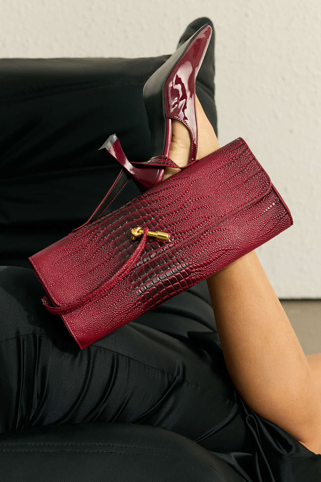 Crocodile Skin Pattern Faux Leather Clutch Bag - Image 6