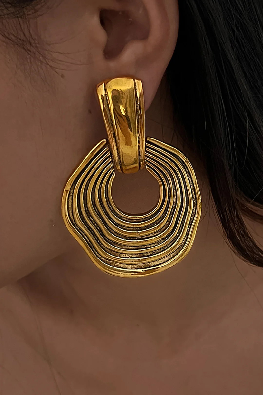 Exaggerated Geometric Textured Earrings - Image 4