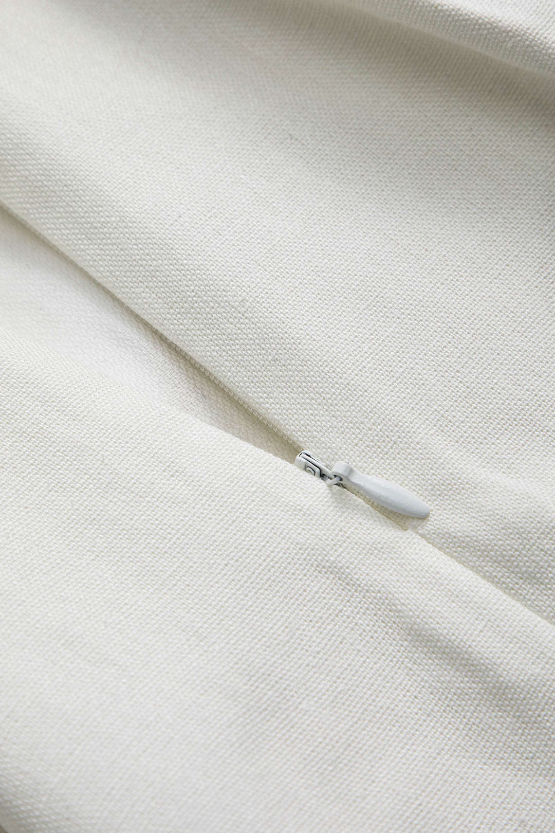 Linen Ruched Zipper Skirt - Image 4