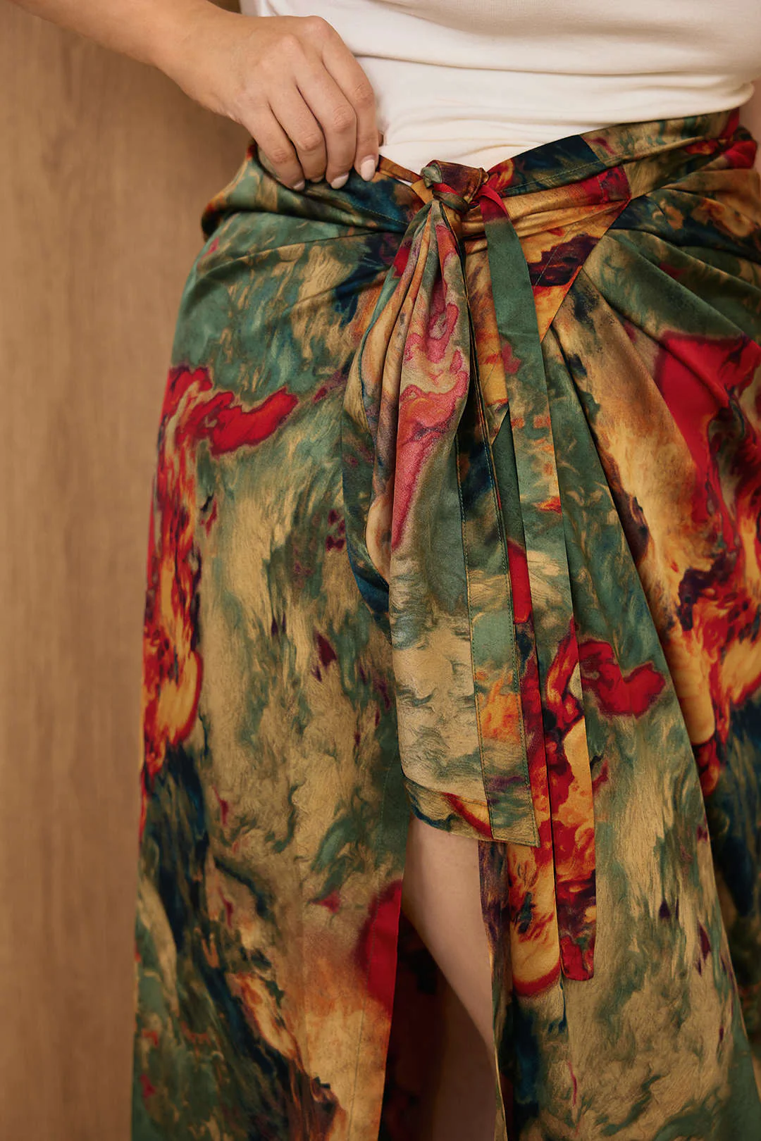 Plus Size Abstract Print Satin Tie Front Skirt - Image 9