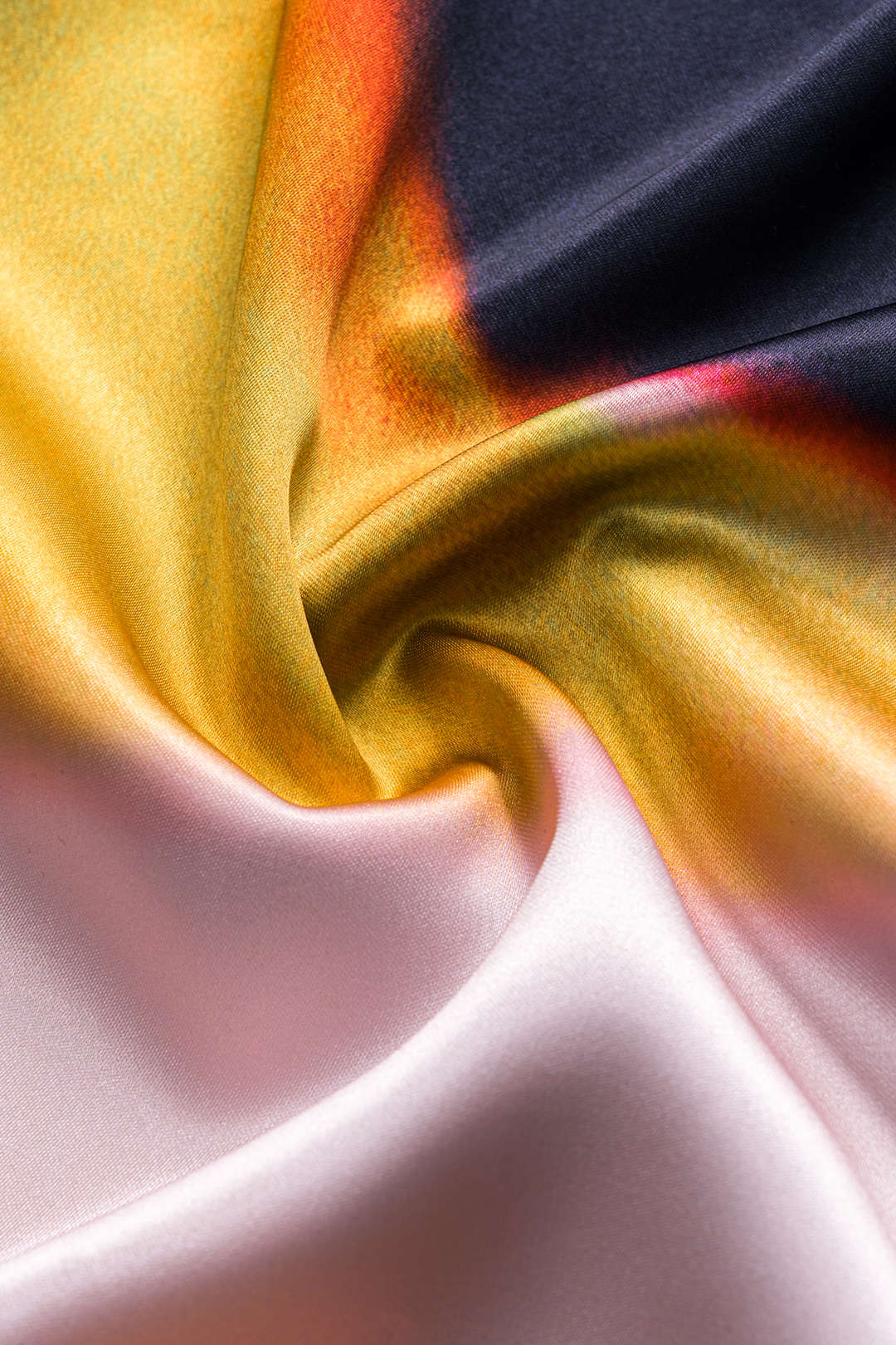Plus Size Ombre Print Satin Zipper Skirt - Image 3