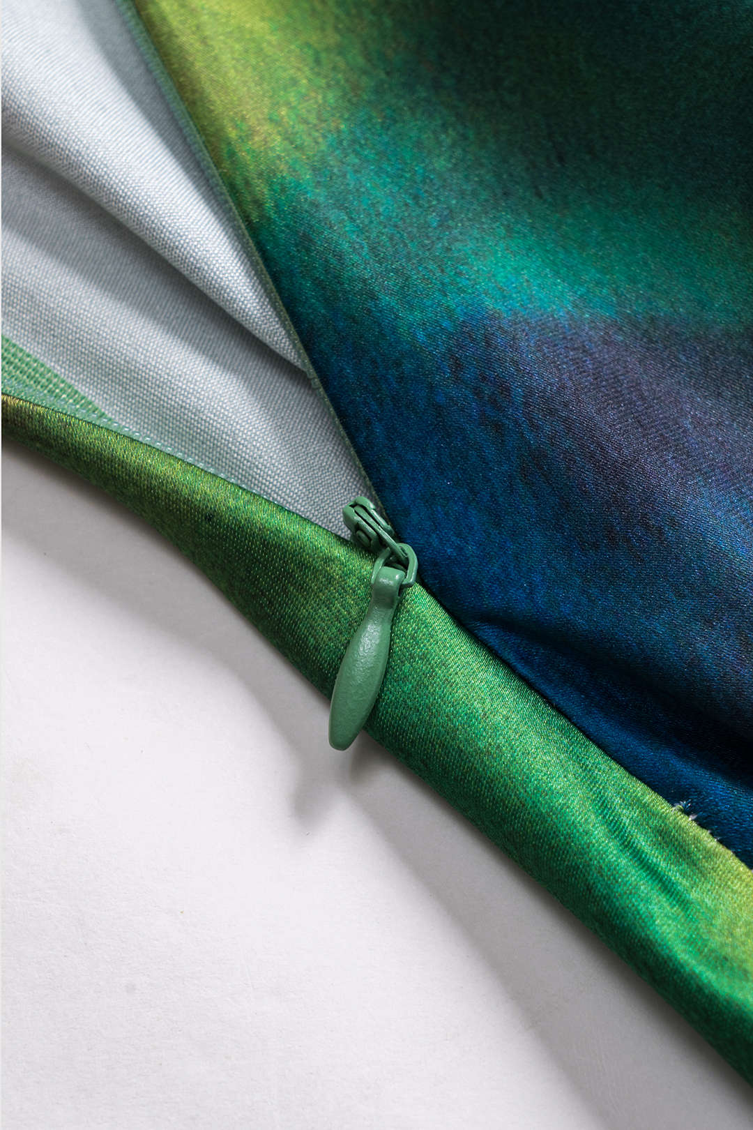 Plus Size Ombre Print Satin Zipper Skirt - Image 4