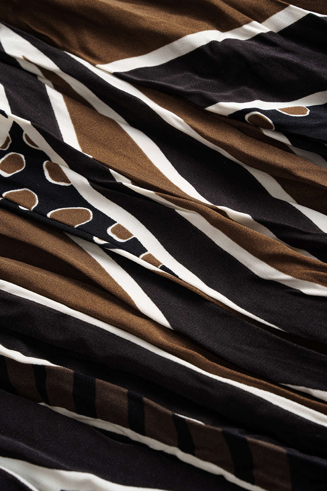 Tribal Print Wrinkled Skirt - Image 4