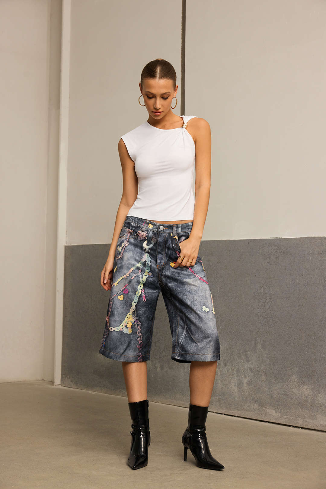 Chain Print  Wide Leg Shorts - Image 7