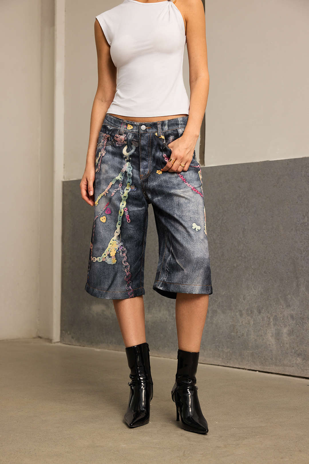 Chain Print  Wide Leg Shorts - Image 9