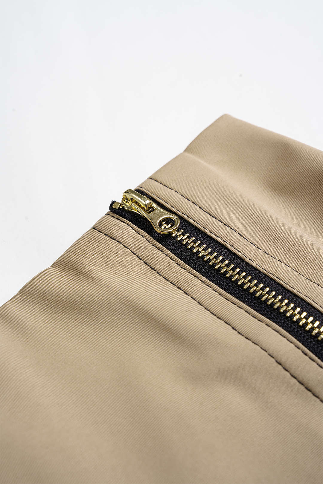 High Waist Ruched Zipper Shorts - Image 3