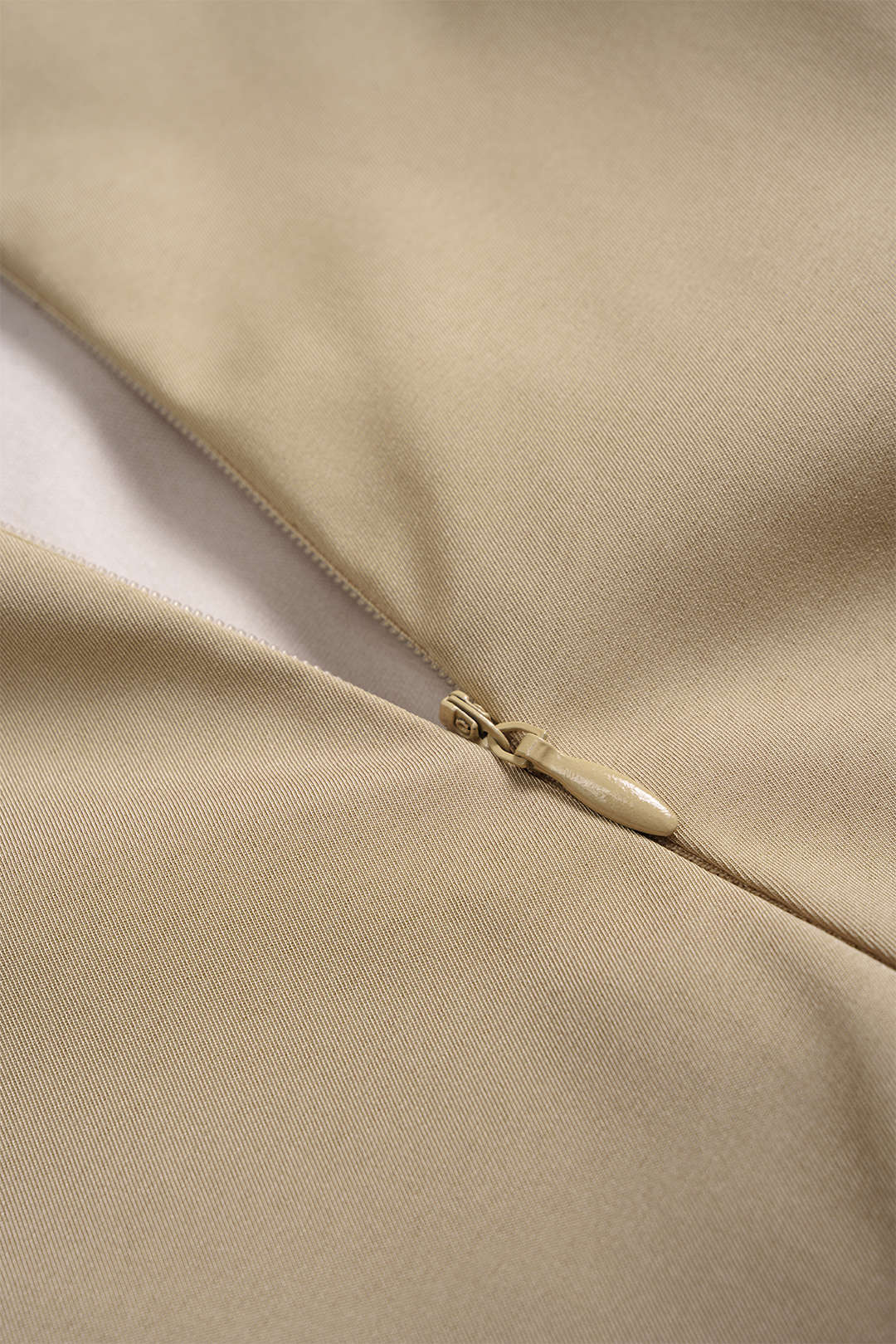 High Waist Ruched Zipper Shorts - Image 4