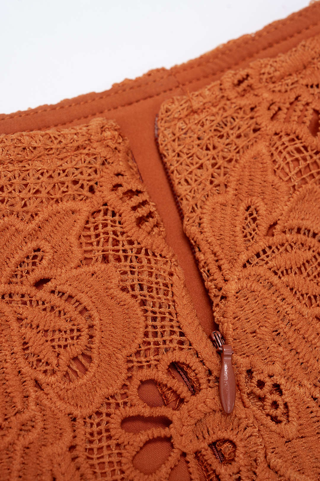 Cut Out Tie-Up Scalloped Hem Shorts - Image 4
