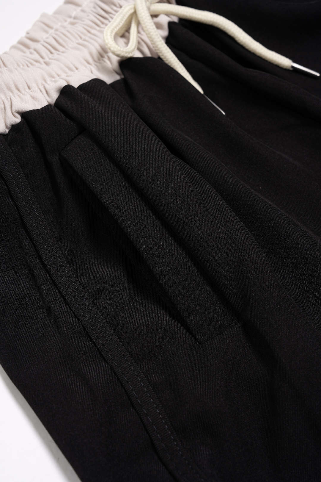 Contrast Pocket Drawstring Shirred Waistband Shorts - Image 6