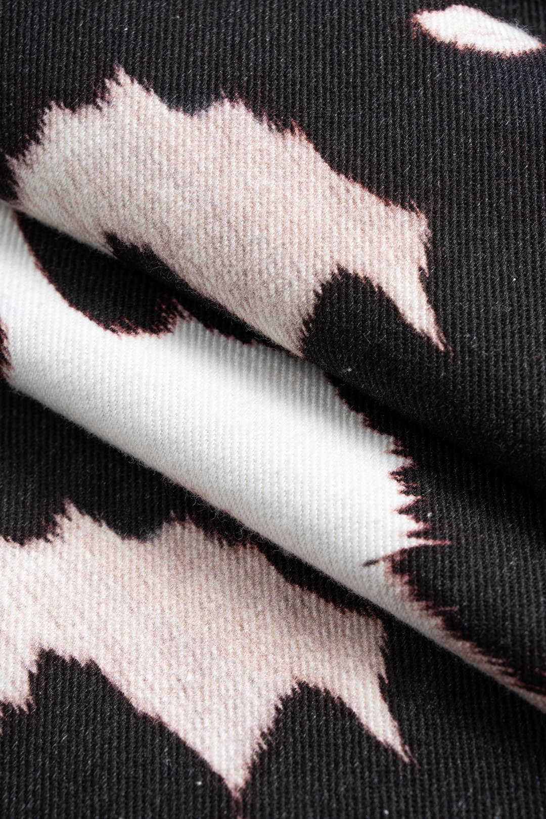 Denim Contrast Print Pearl Decor Jeans - Image 4