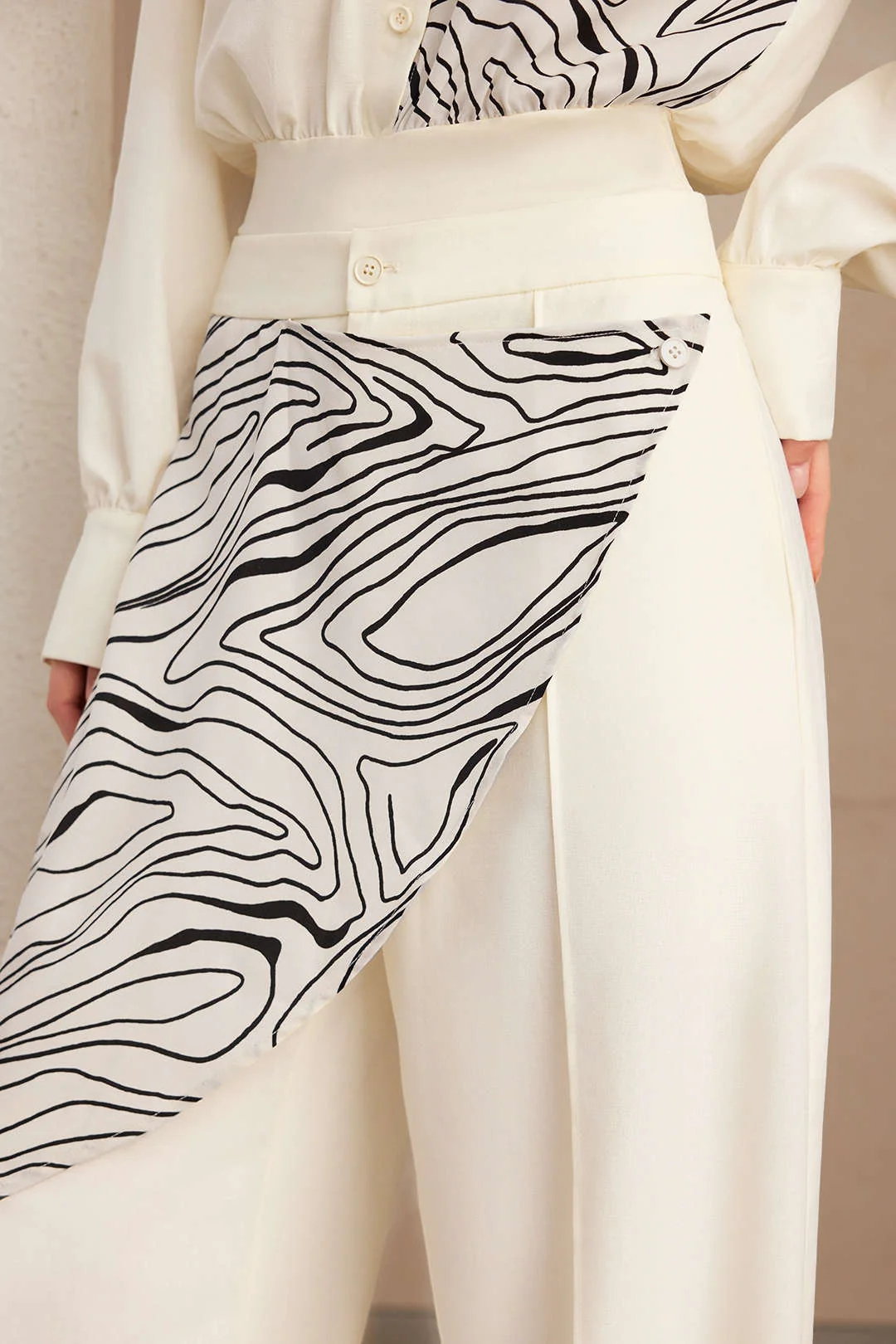 Abstract Print Patchwork Asymmetrical Pants - Image 4