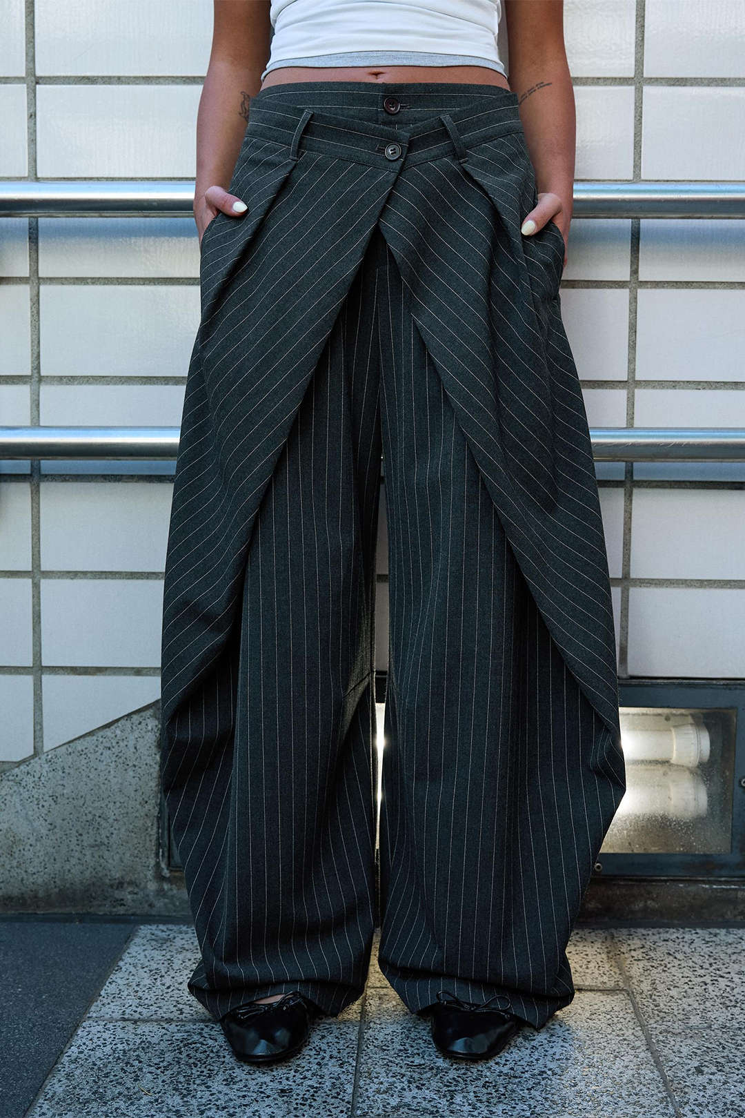 Stripes Print Button Pocket Ruched Pants - Image 2