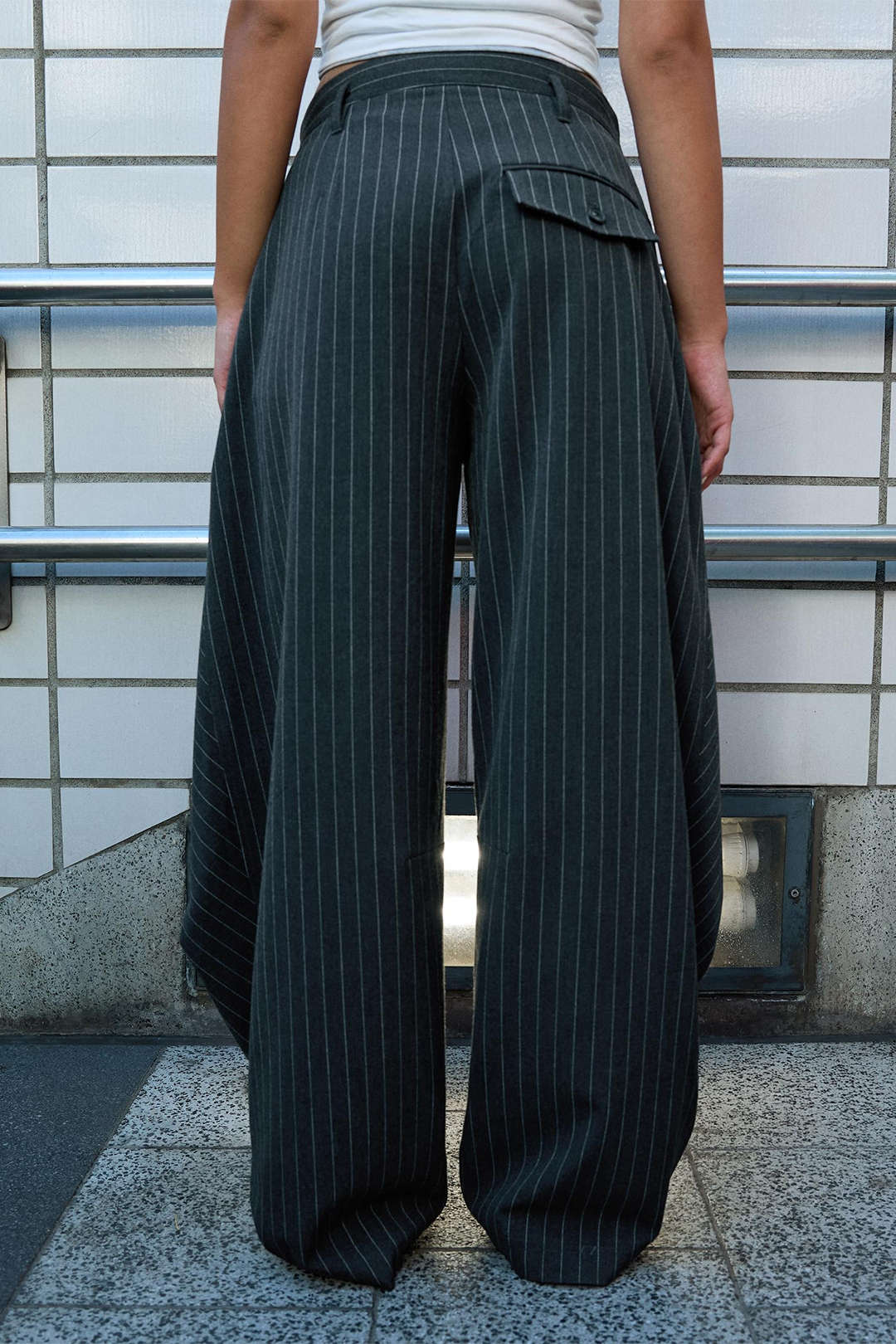 Stripes Print Button Pocket Ruched Pants - Image 3