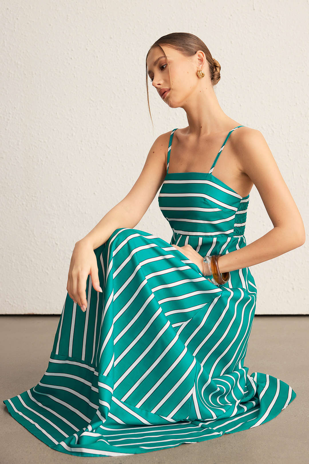 Stripes Print Backless Smocked Pocket Sleeveless Maxi Dress - Image 2