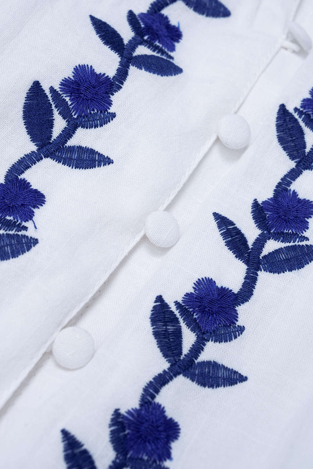 Contrast Embroidery V-Neck Sleeveless Maxi Dress - Image 4