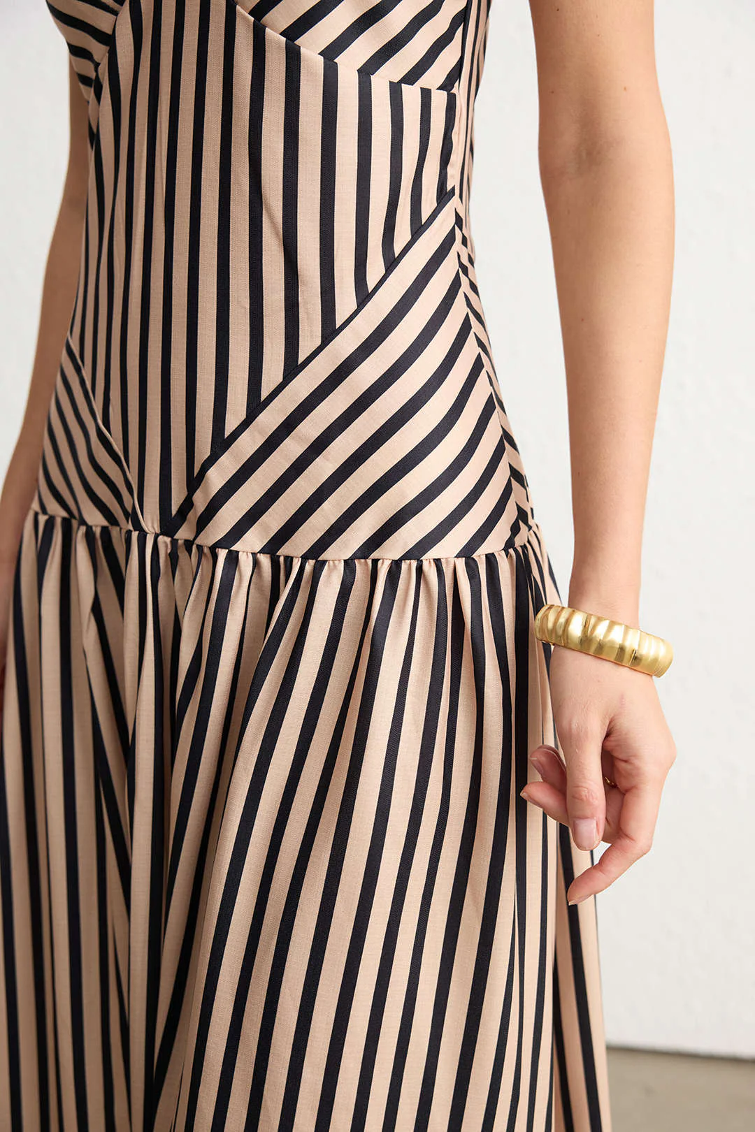 Stripes Print V-Neck Tie-Up Sleeveless Maxi Dress - Image 3