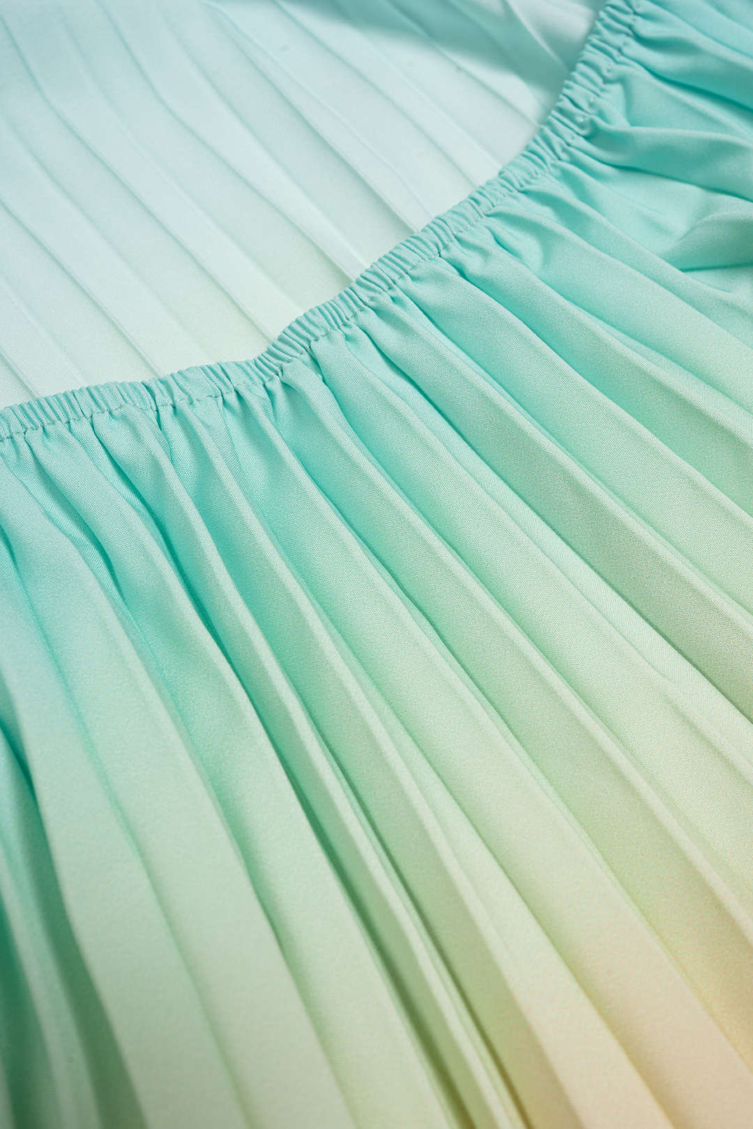 Ombre Print Halter Tie Back Backless Pleated Sleeveless Maxi Dress - Image 3