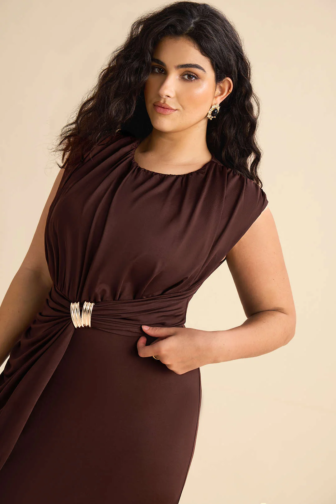 Plus Size Metallic Decor Ruched Sleeveless Midi Dress - Image 4