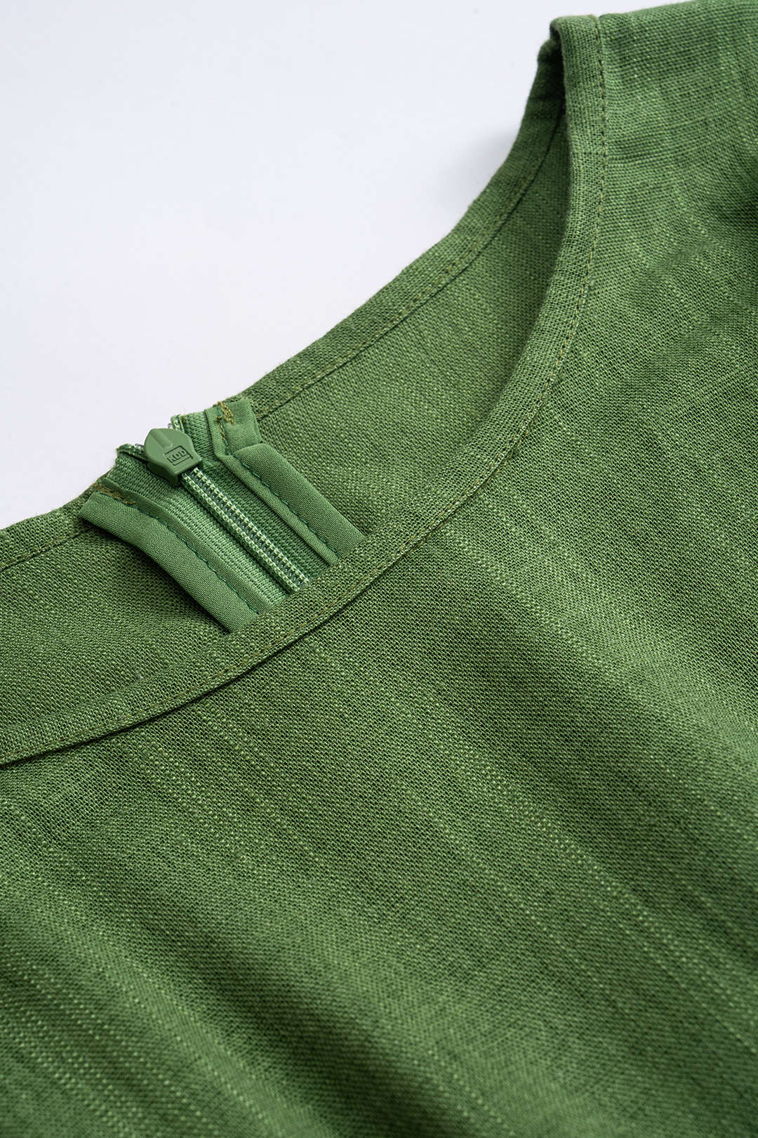 Plus Size Linen Zipper Cut Out Sleeveless Mini Dress - Image 3