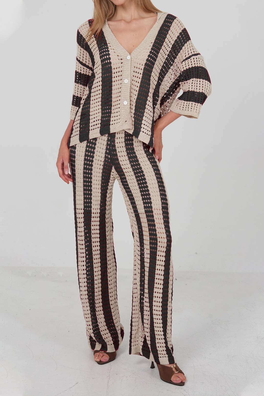 Knit Cut Out Contrast Short-Sleeve Top And Pants Set - Image 7