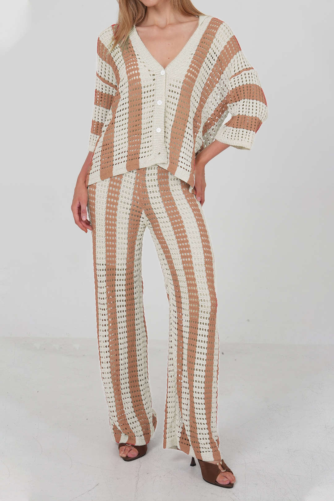 Knit Cut Out Contrast Short-Sleeve Top And Pants Set - Image 8