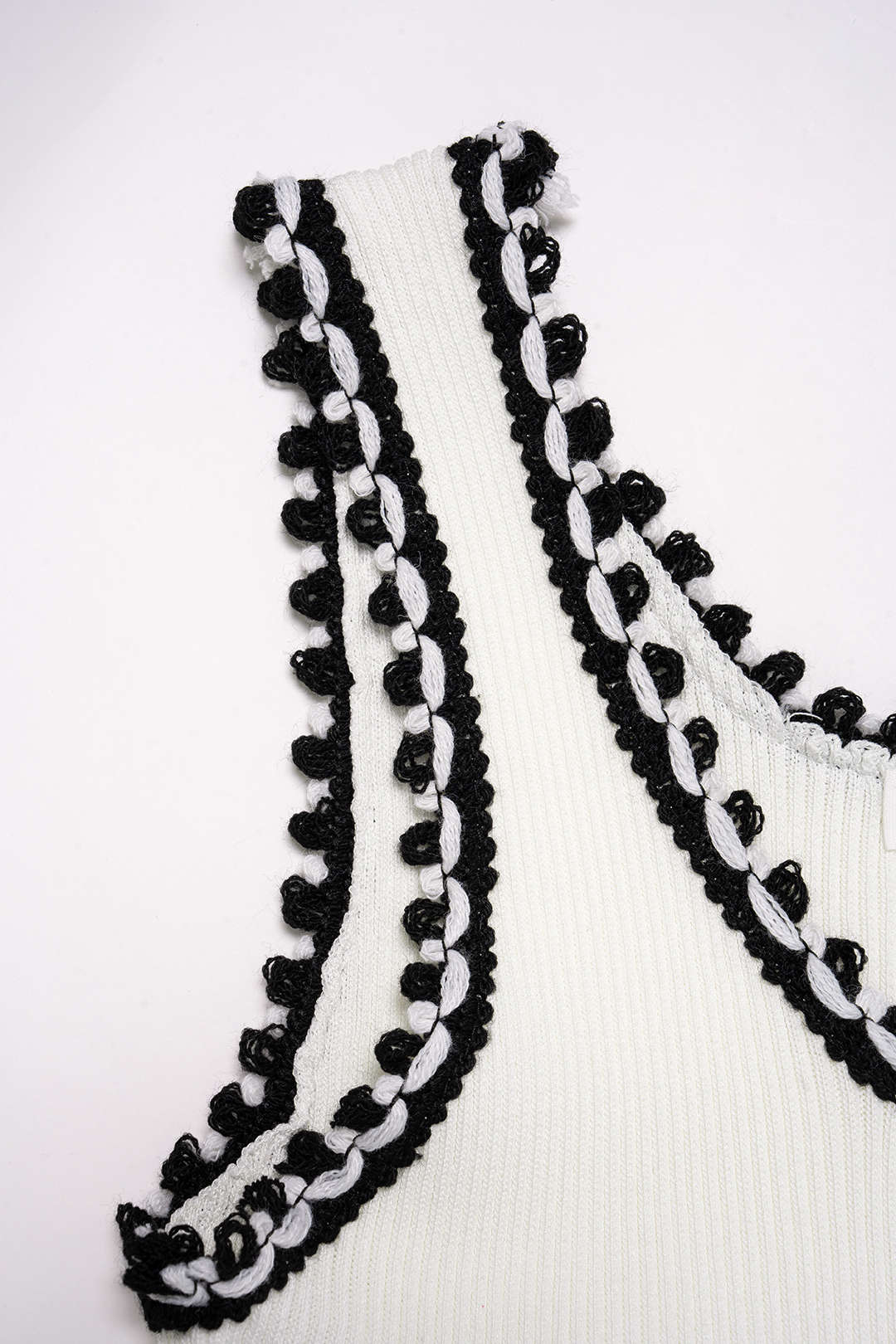 Knit Contrast Binding Round Neck Sleeveless Dress - Image 3