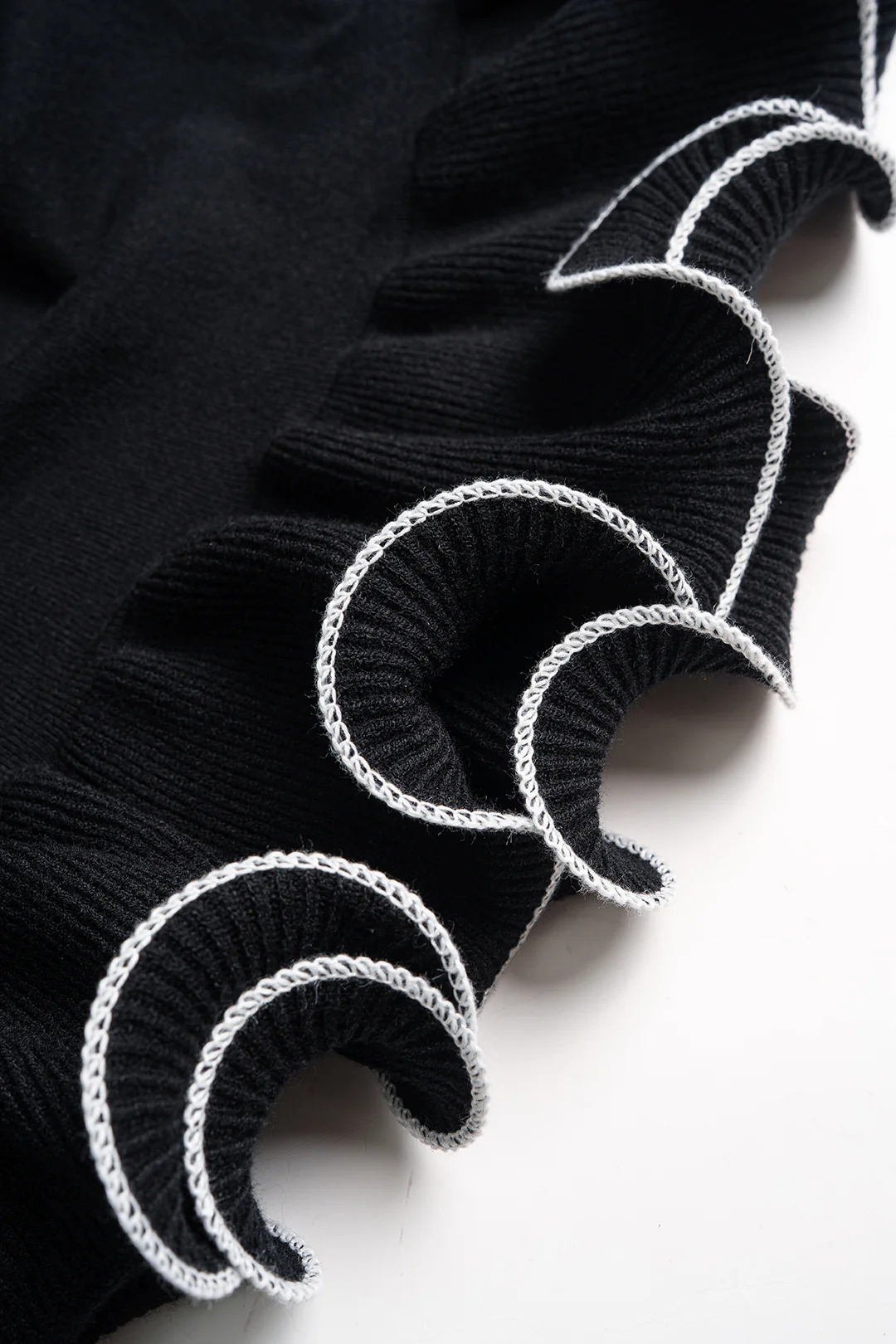 Knit Round Neck Contrast Binding Ruched Short Sleeve Dress - Image 3