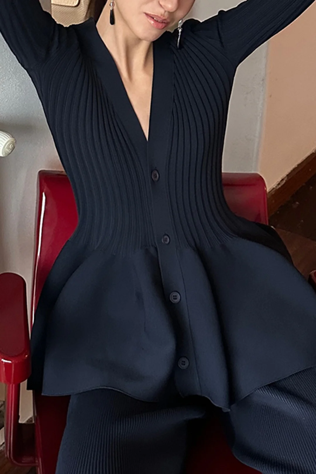 Solid V-neck Puff Hem Sweater Cardigan - Image 4