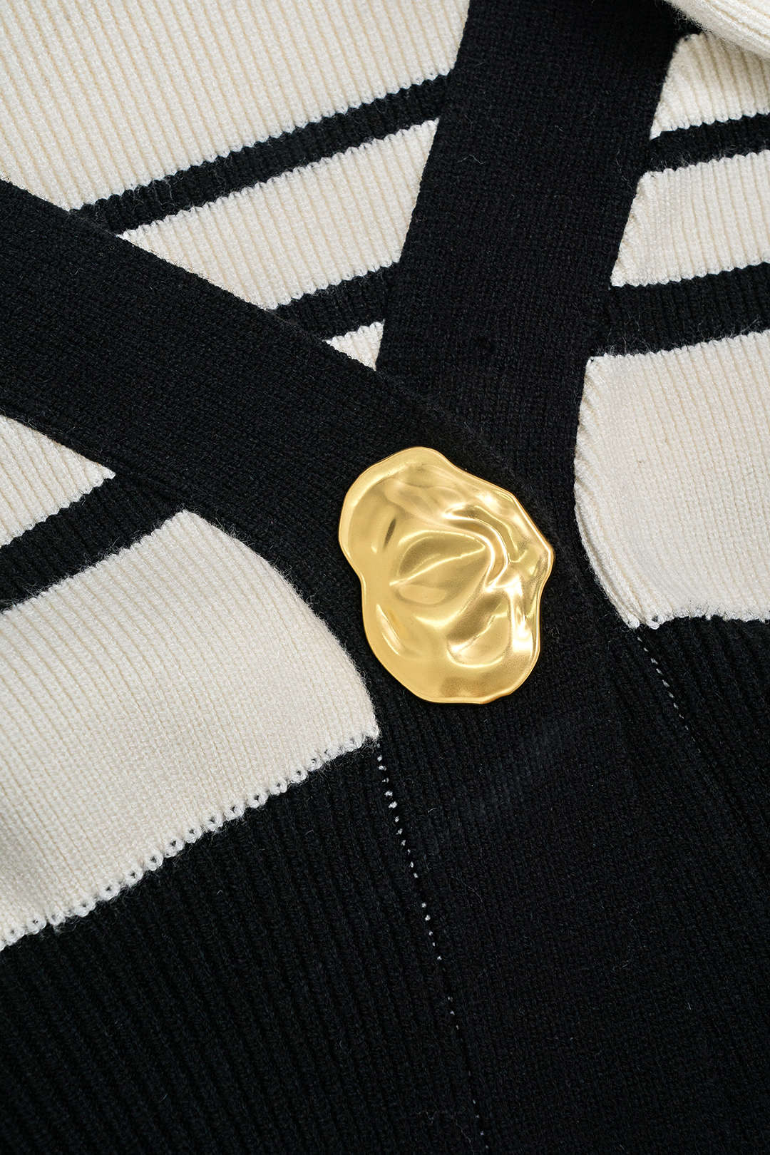 Contrast Knit Metallic Button Cardigan - Image 3