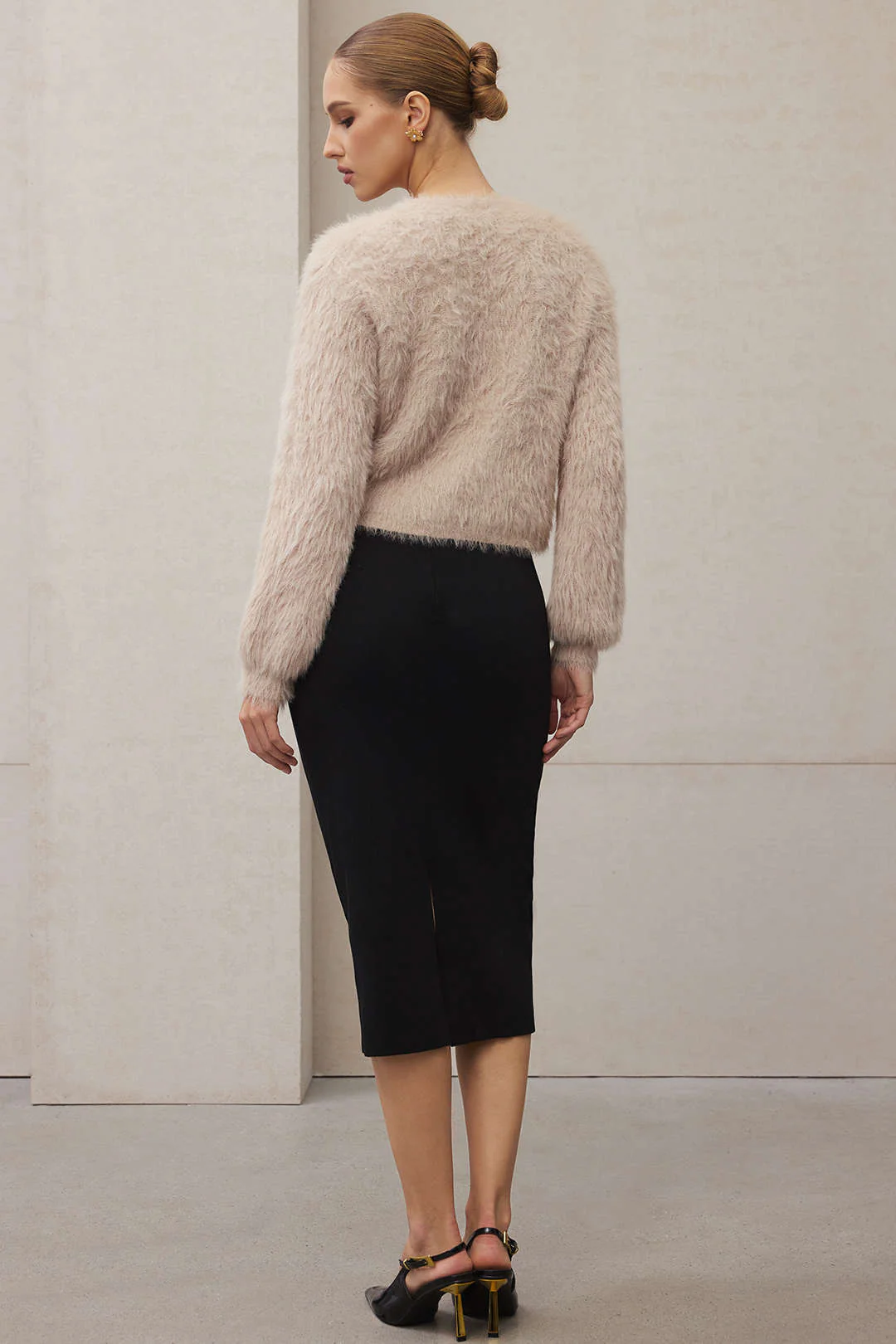 Plush Knit V-Neck One Button Long-Sleeve Top - Image 3
