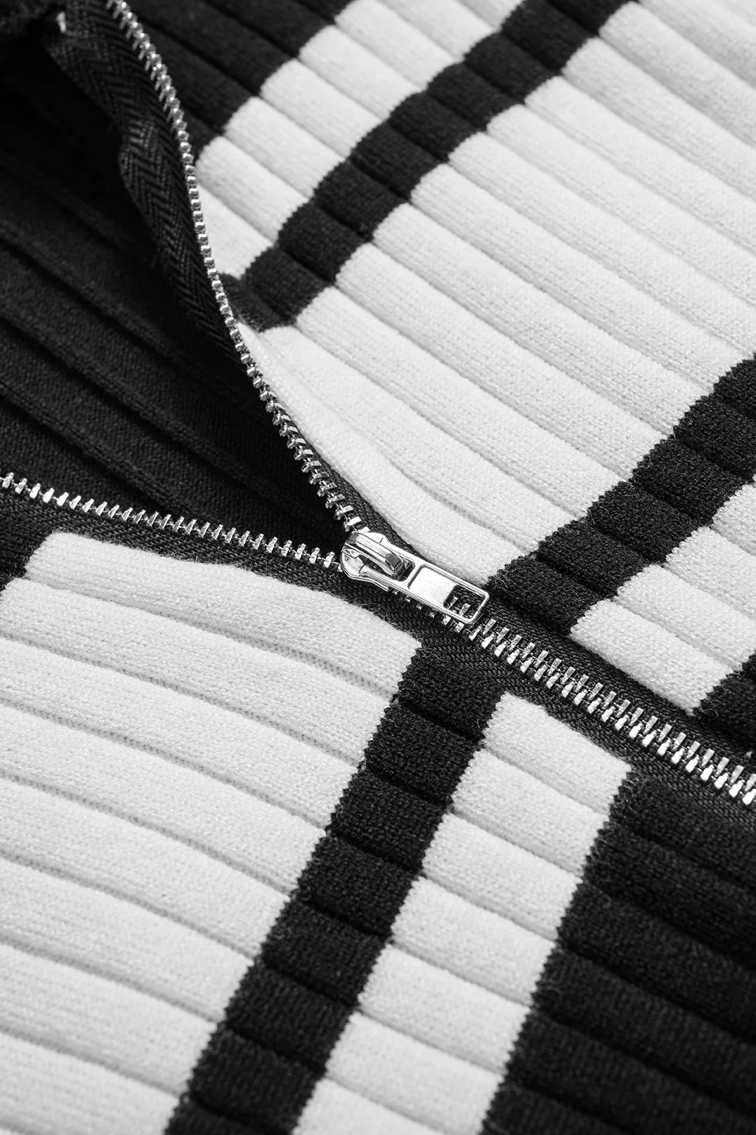 Knit Contrast Zipper Long-Sleeve Top - Image 3