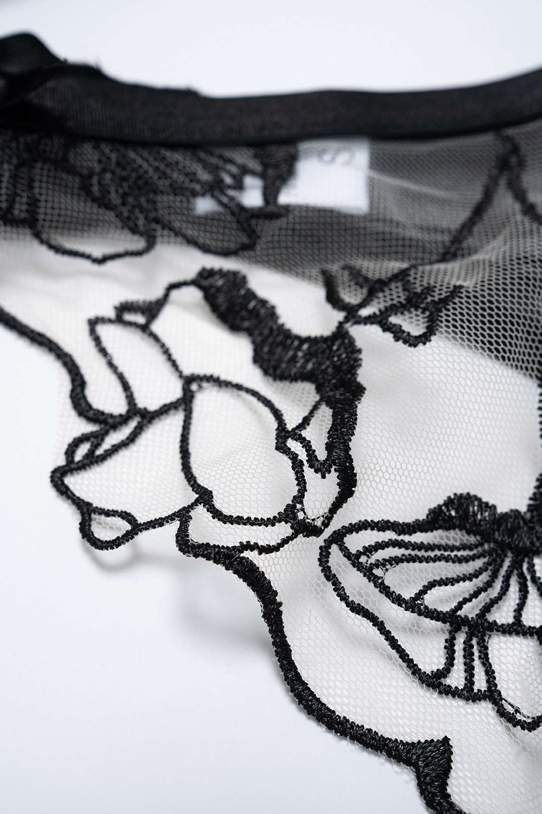 Embroidery Sheer Underwire Lingerie Garter Set - Image 10