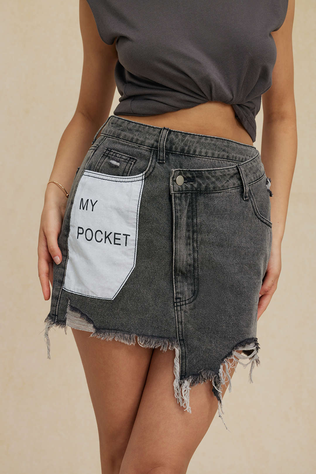 Letter Print Frayed Hem Denim Skirt - Image 6
