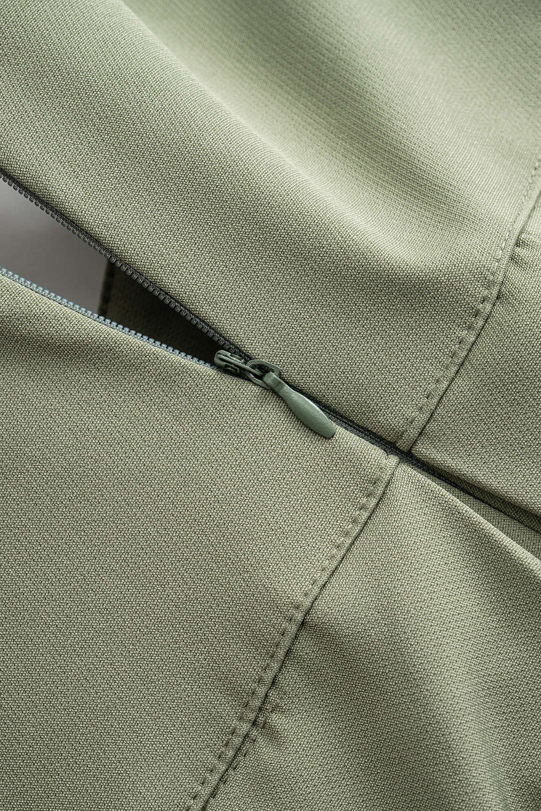 Zipper Detail Ruched Skirt - Image 5