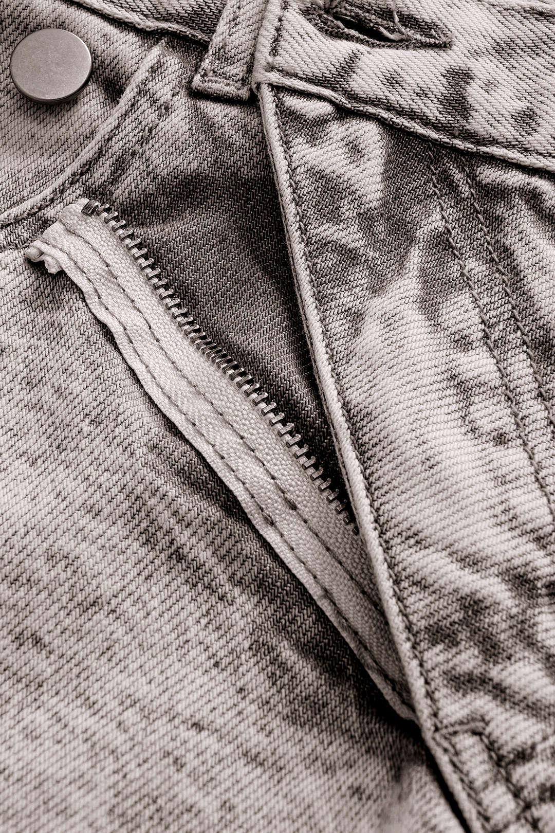 Denim Ripped Frayed Shorts - Image 3