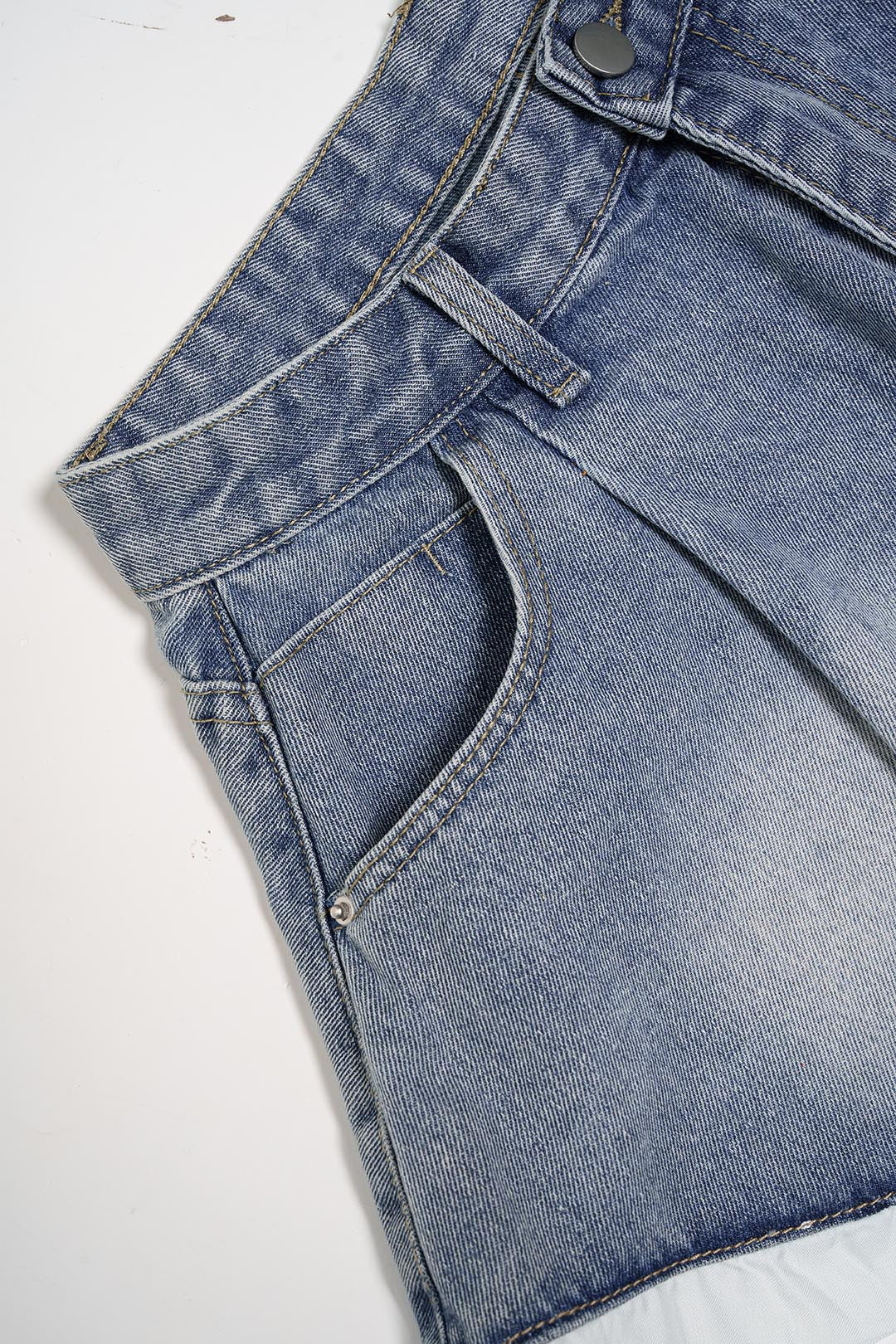 Denim Contrast Binding Ruched Wide Leg Shorts - Image 4