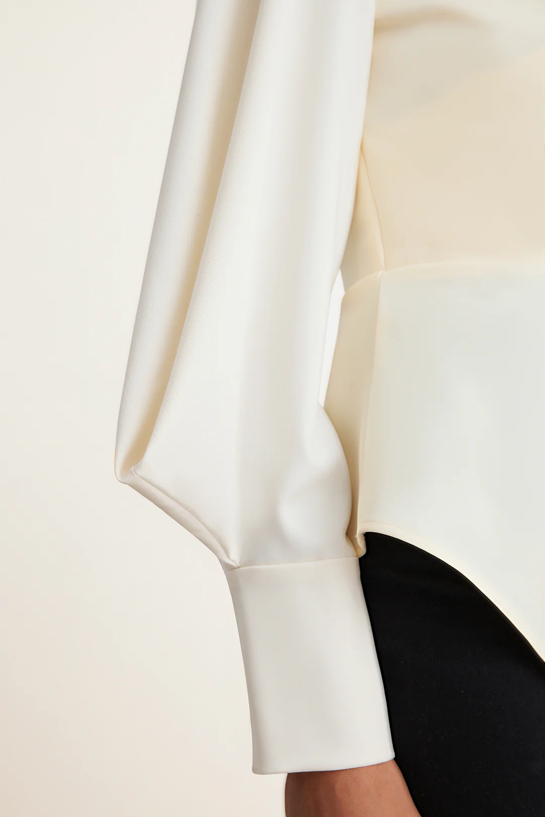 Asymmetrical Zipper Ruched Long-Sleeve Shirt - Image 4