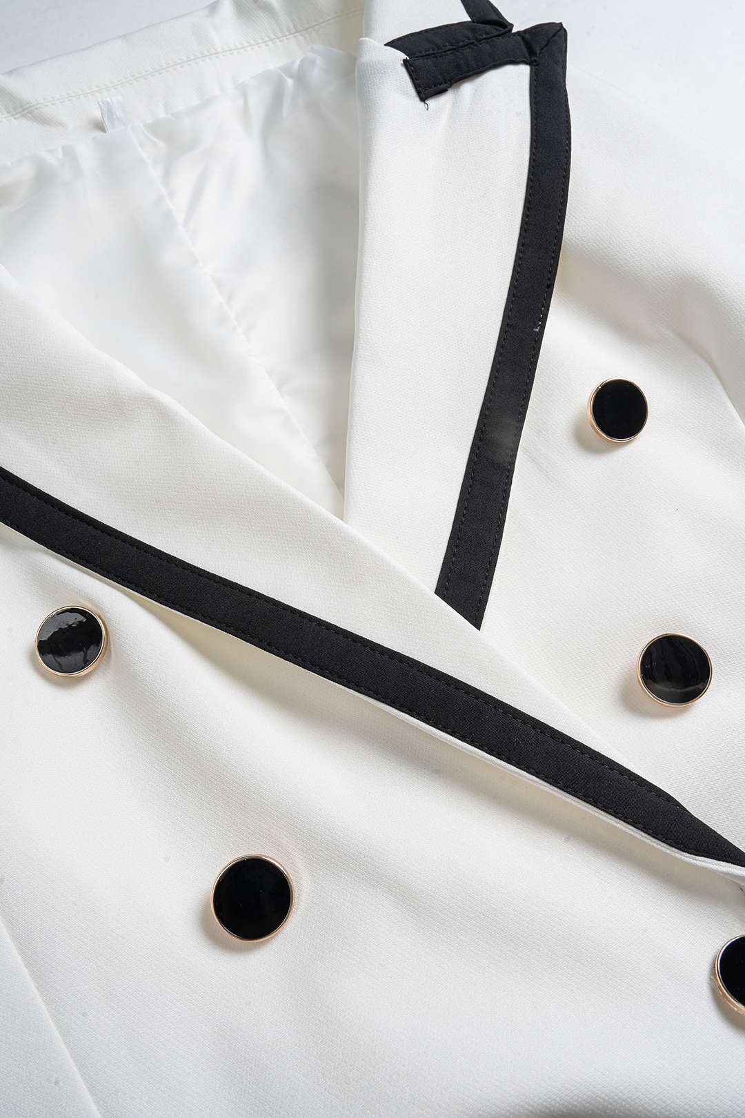 Contrast Pipiing Fake Pockets Button Detail Vest - Image 3