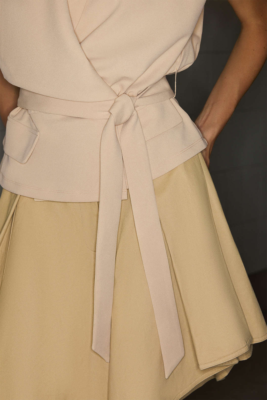 Linen Tie Front Asymmetrical Vest - Image 8