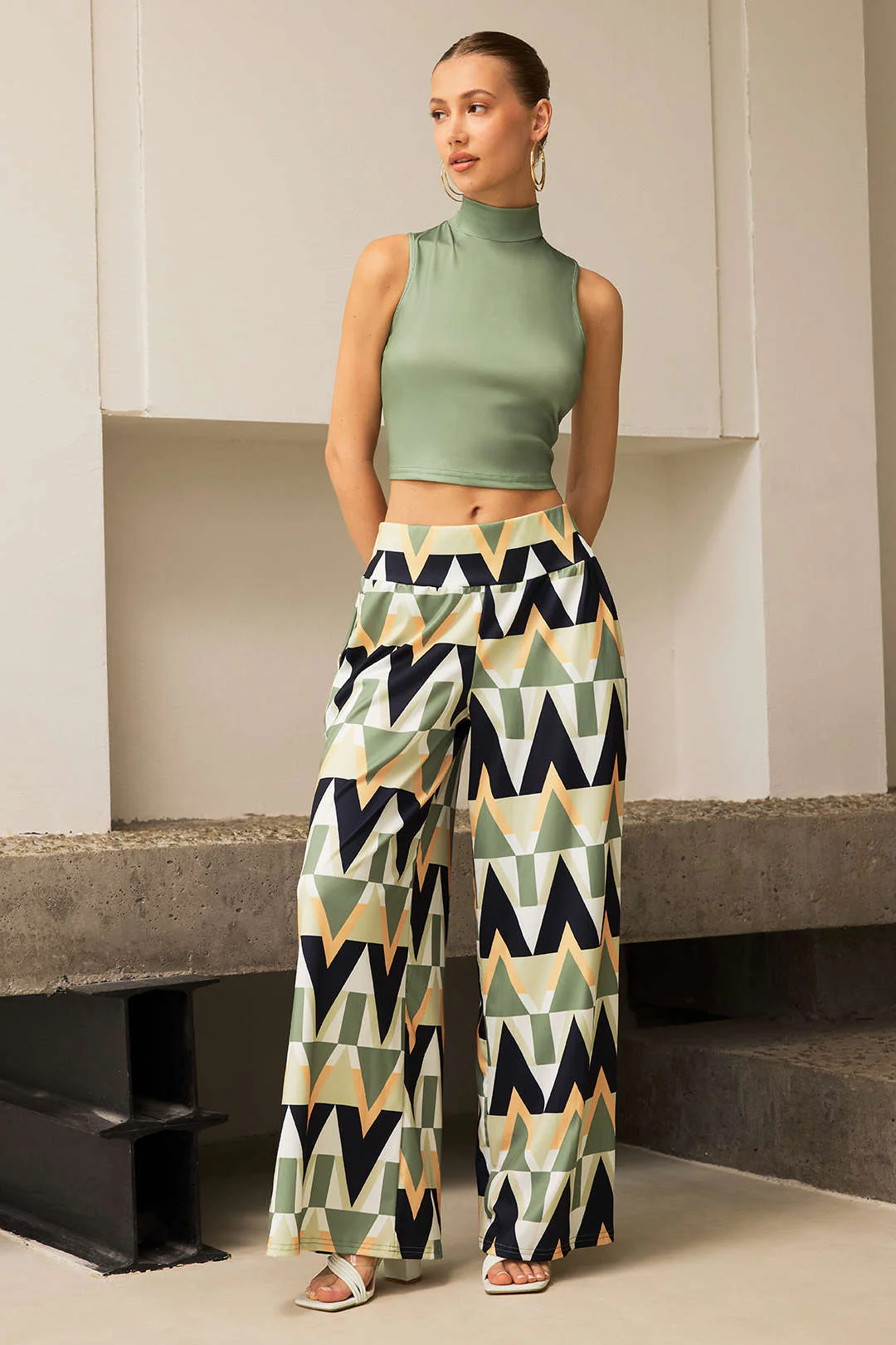 Sleeveless Tank Top And Geometric Pattern Trousers Set - Image 10