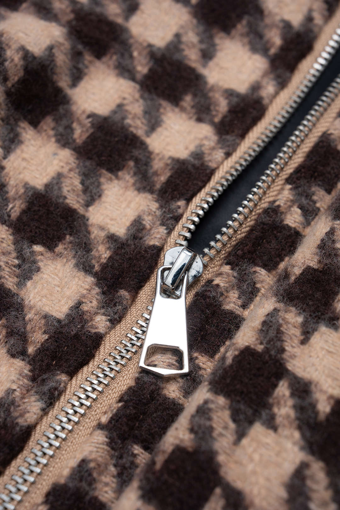 Houndstooth Print Long-Sleeve Top And Zipper Shorts Set - Image 4
