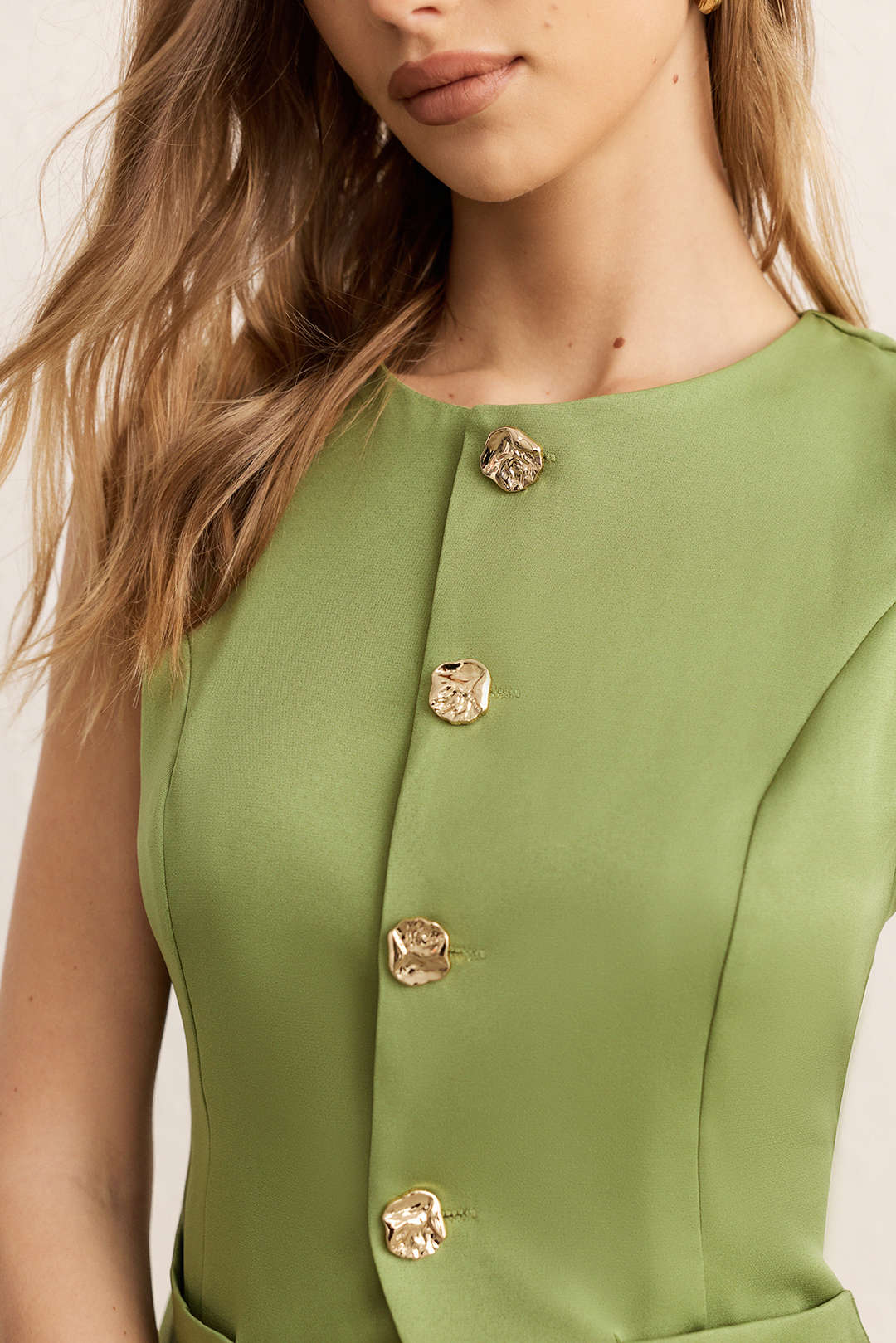 Metallic Button Round Neck Vest And And Pleated Skirt Set - Image 3