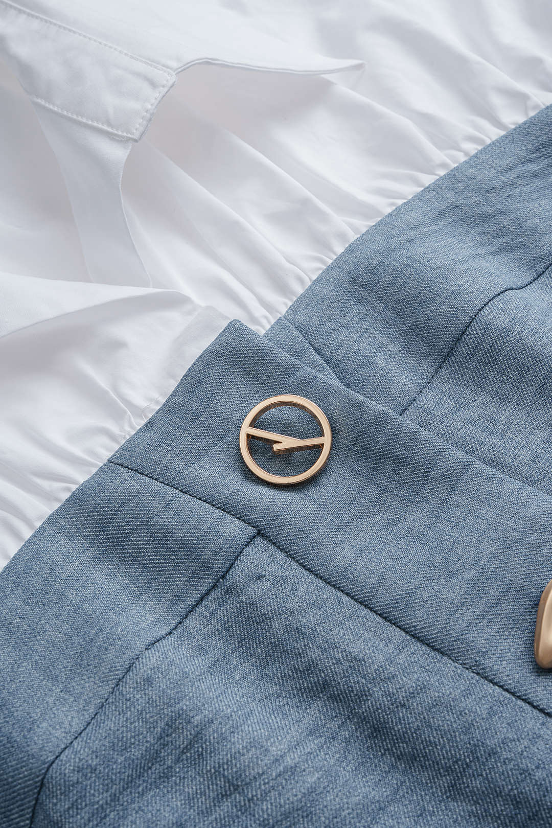 Contrast Irregular Button Lapel Short Sleeve Top - Image 3