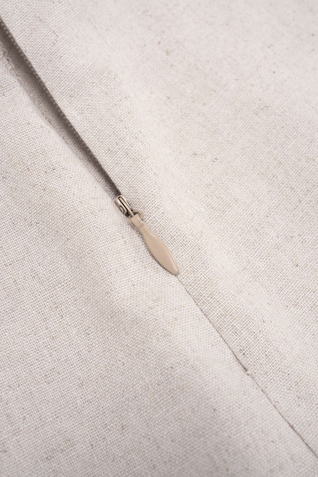 Linen Asymmetrical Twist Knot Zipper Shorts - Image 3
