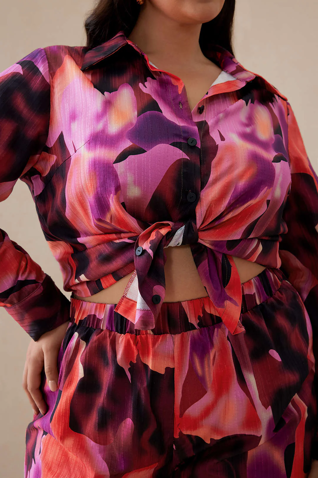 Plus Size Abstract Print Ruched Long-Sleeve Shirt - Image 7