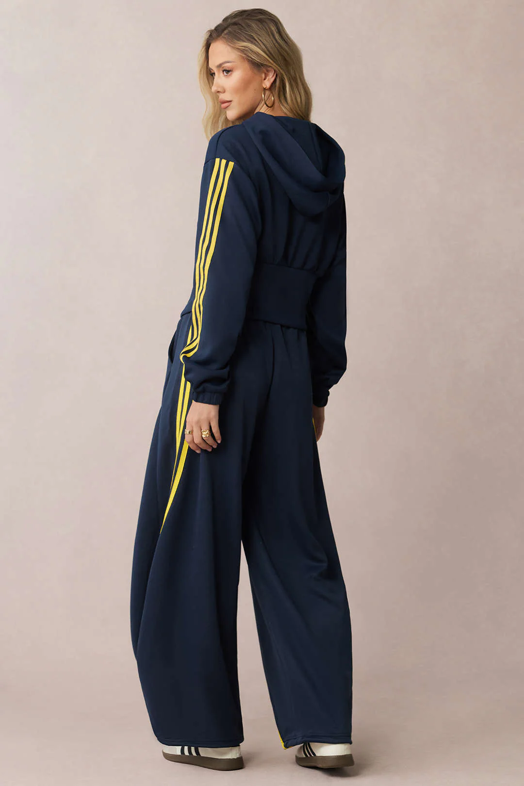 Contrast Zipper Hoodie - Image 10