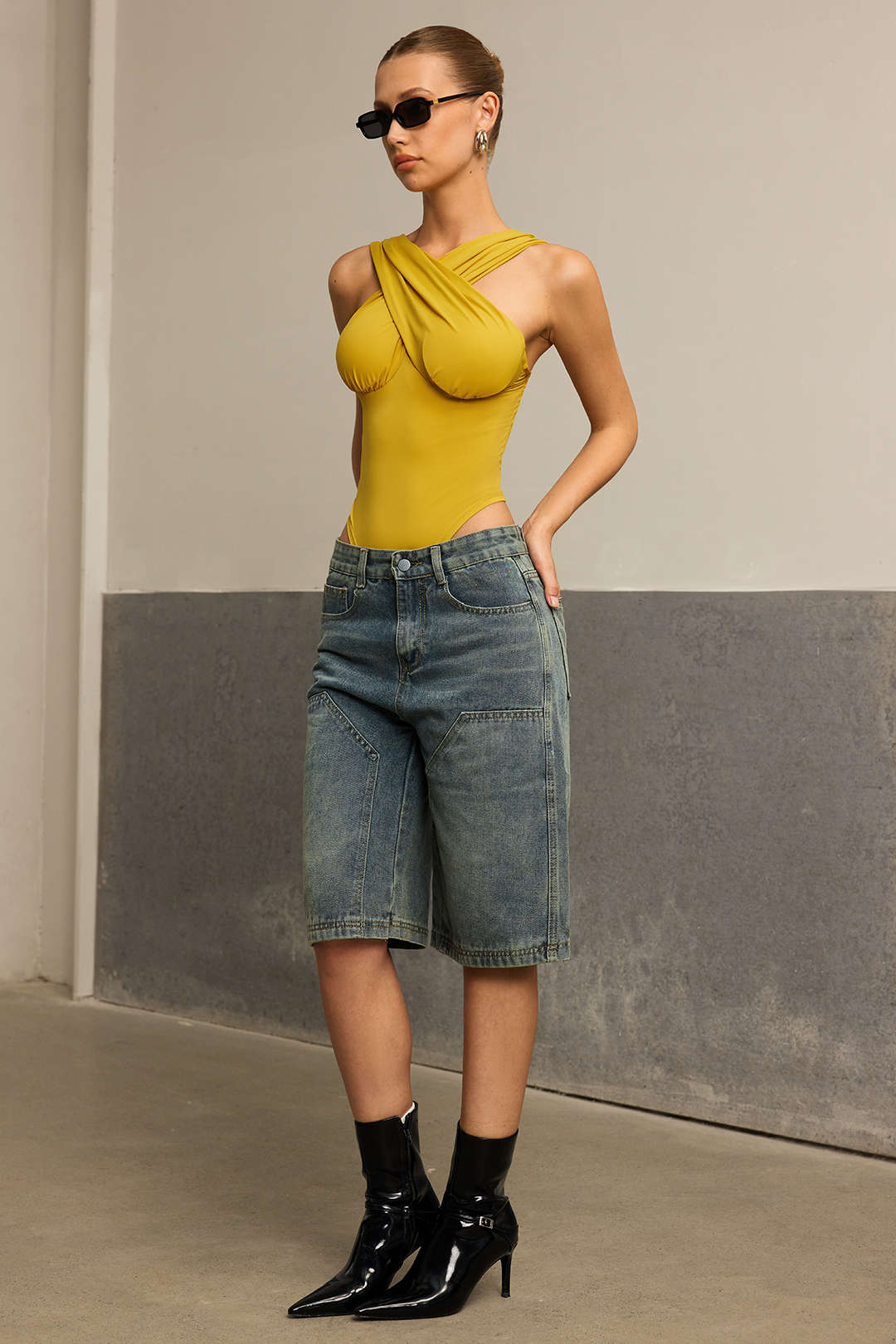 Ruched Crossed Backless Bustier Bodysuit - Image 6