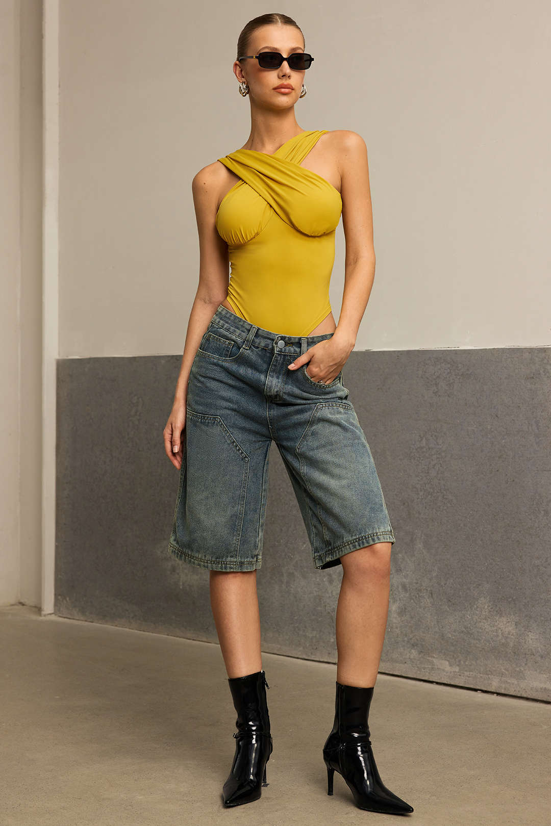 Ruched Crossed Backless Bustier Bodysuit - Image 7