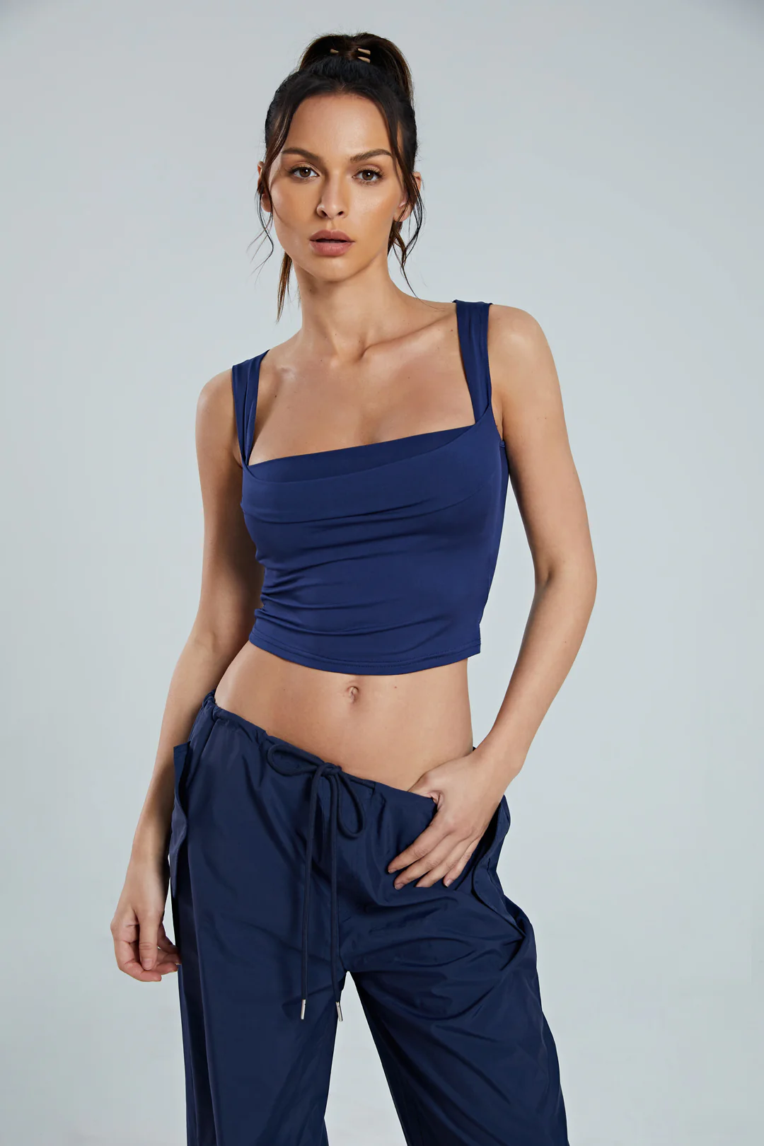 Basic Square Neck Cropped Tank Top - Image 4