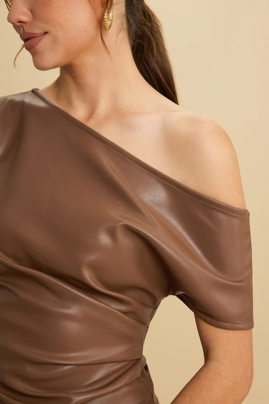 Faux Leather Asymmetrical Shoulder Ruched T-Shirt - Image 3